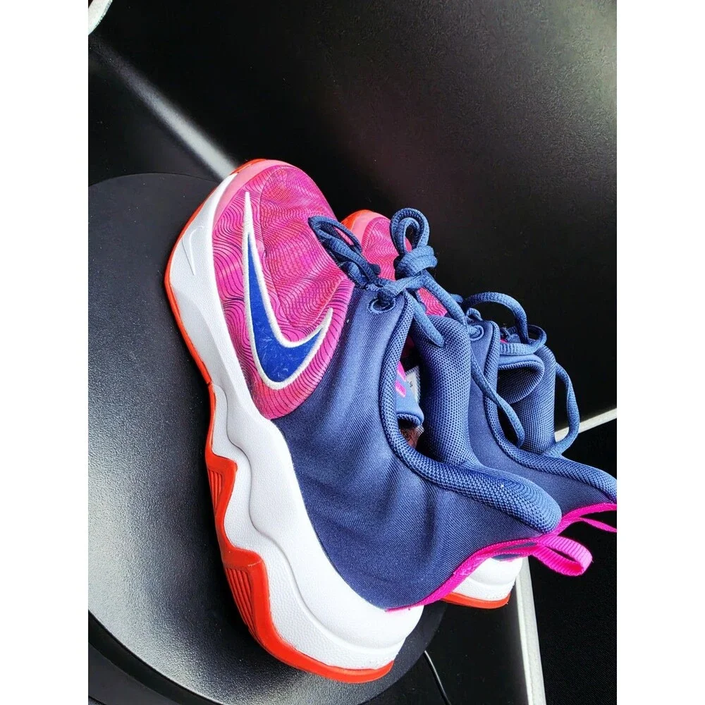 Nike Giannis immortality SIZE US 7 Women/ 5.5 Y